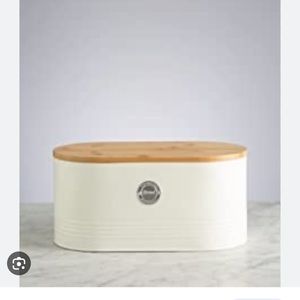 WOW! Sooo darn cute! FARM-CORE.  FARMHOUSE style Bread tin + kitchen freebies